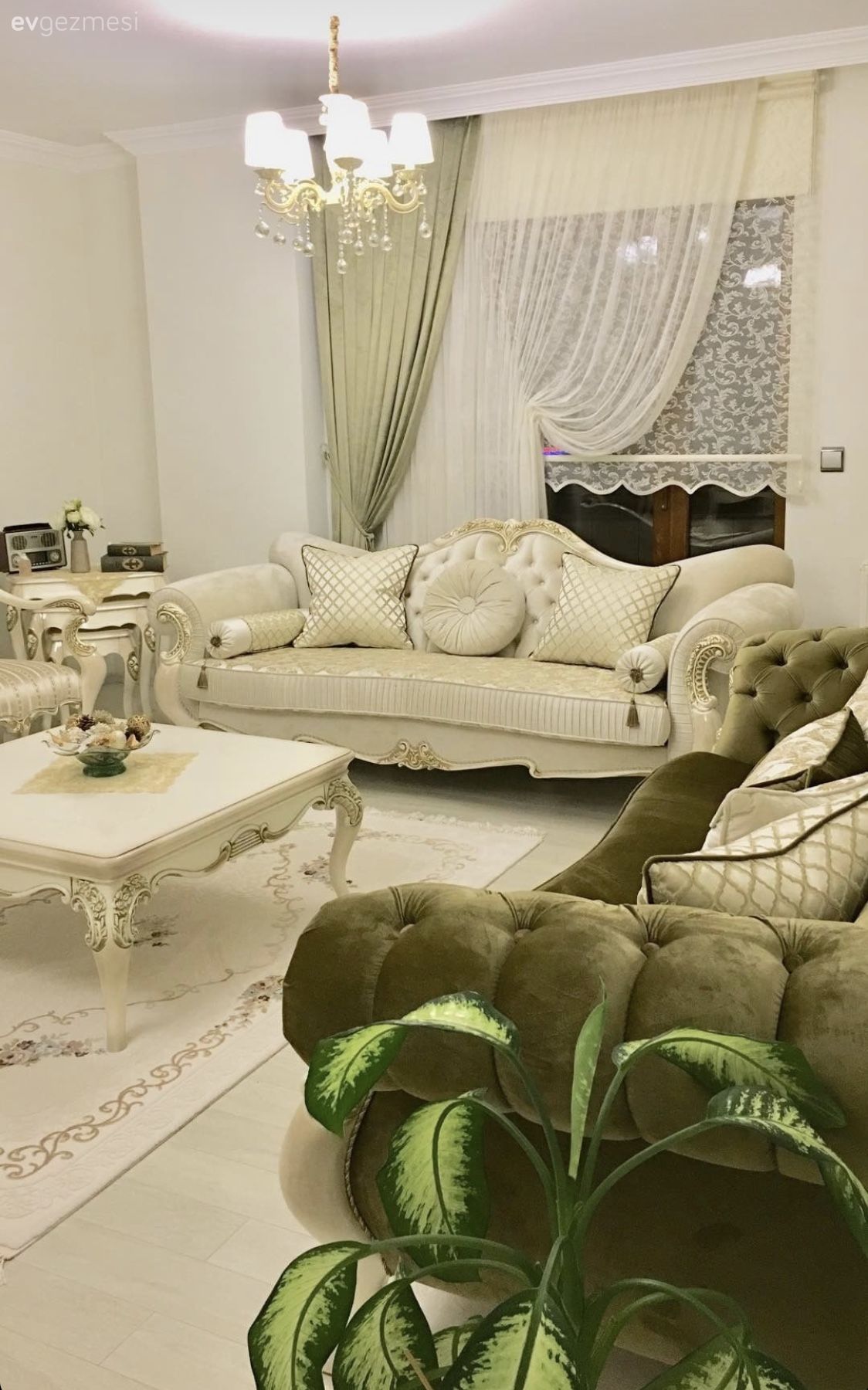 Bu Trabzon Evinin Salonunda Klasiğe Taze Bir Dokunuş