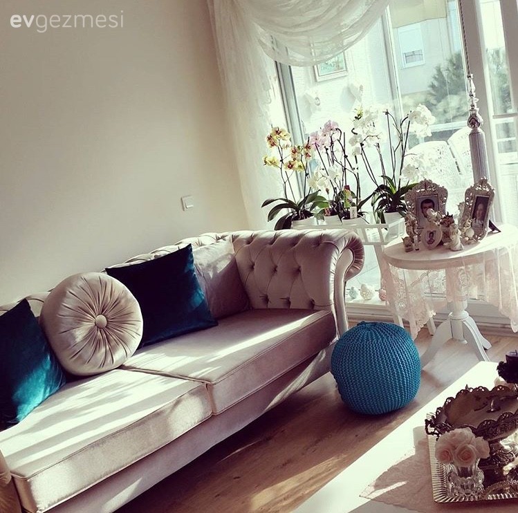 Çiğdem hanımın yumuşak bir atmosfer sahibi, klasik ve zarif evi..