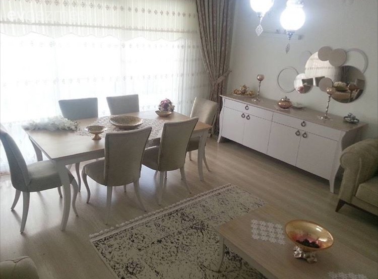 Ayna, Halı, Konsol, Perde, Yemek Odası