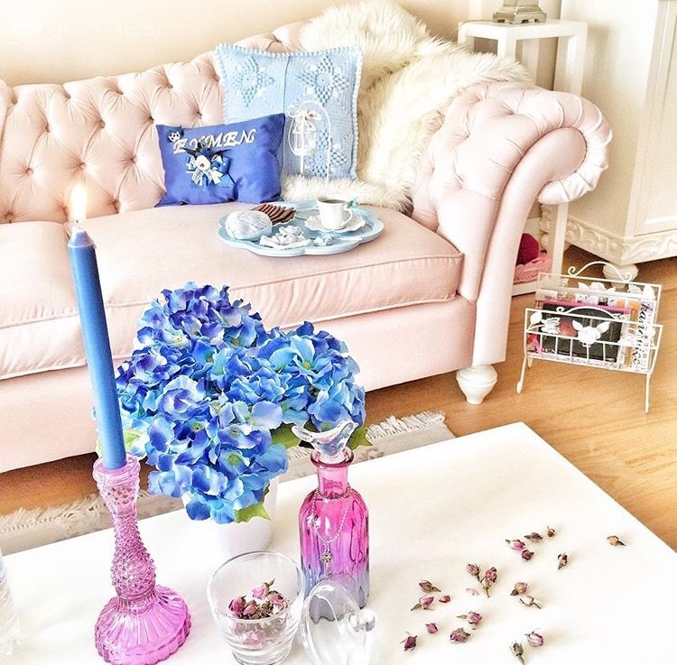 Büşra hanımın pastel tonlar ve zarif detaylarla, romantik dekoru..