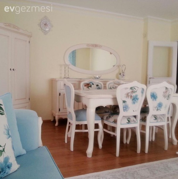 Country ve vintage stilde mavi ve pembelerle çok zarif ev..