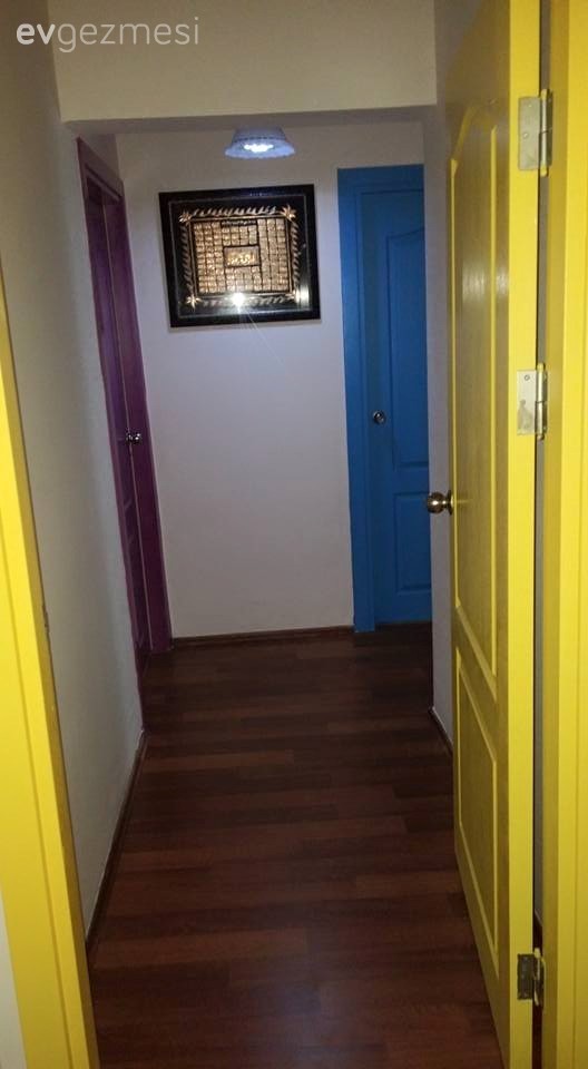 Gamze Hanım'ın rengarenk boyattığı kapıları