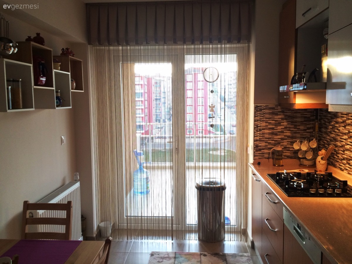 Nejla hanımın enerjik renklerle, sade ve cıvıl cıvıl evi..