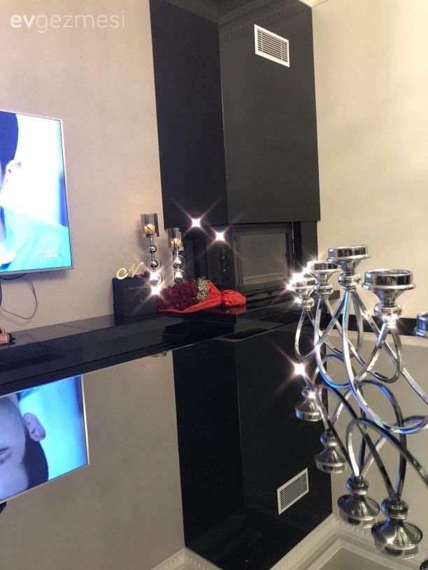 Bu Salonda Dramatik Renkler Kaliteli Mobilyalarla Buluşuyor