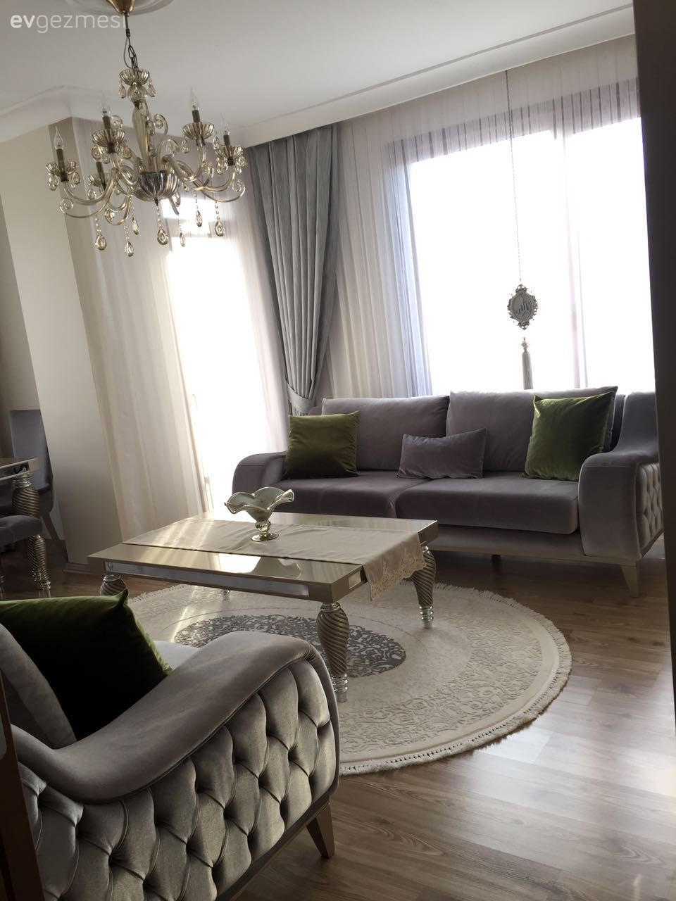 Klasik esintilerle, göz alıcı ve şık: İlknur hanımın evi..