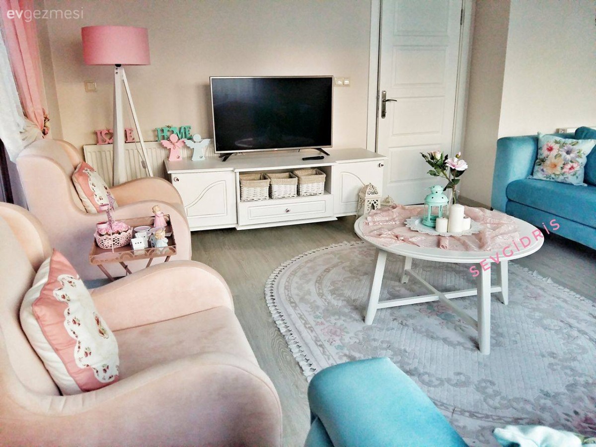 Halı, Lambader, Mavi, Orta sehpa, Pembe, Salon, Tv ünitesi, Aydınlatma