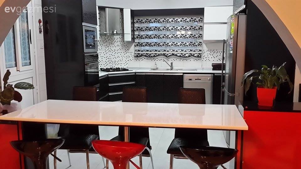 Kırmızı, Mutfak, Siyah