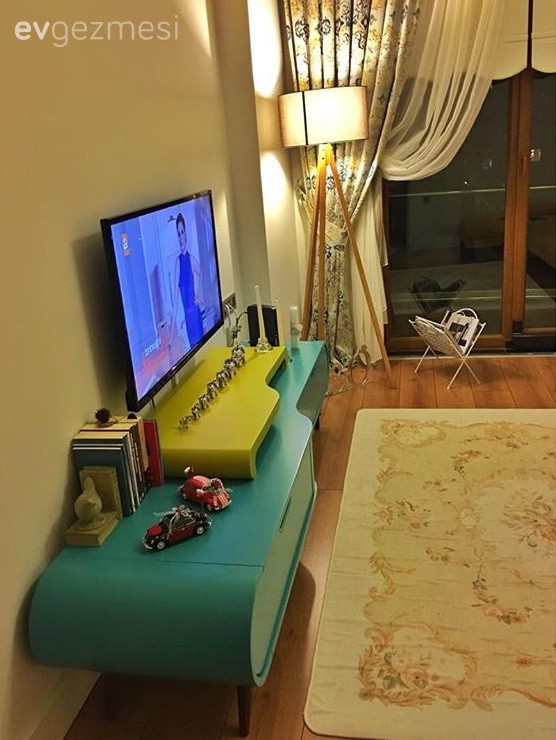 Lambader, Mavi, Oturma Odası, Tv ünitesi, Aydınlatma, Renkli evler