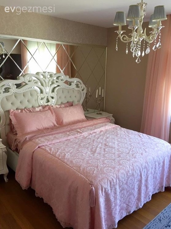 Avize, Ayna, Pembe, Yatak Odası, Yatak örtüsü, Aydınlatma
