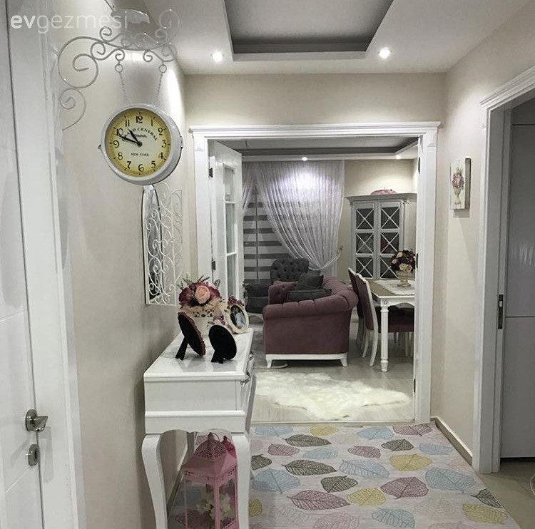 Antre, Dresuar, Halı, Duvar saati