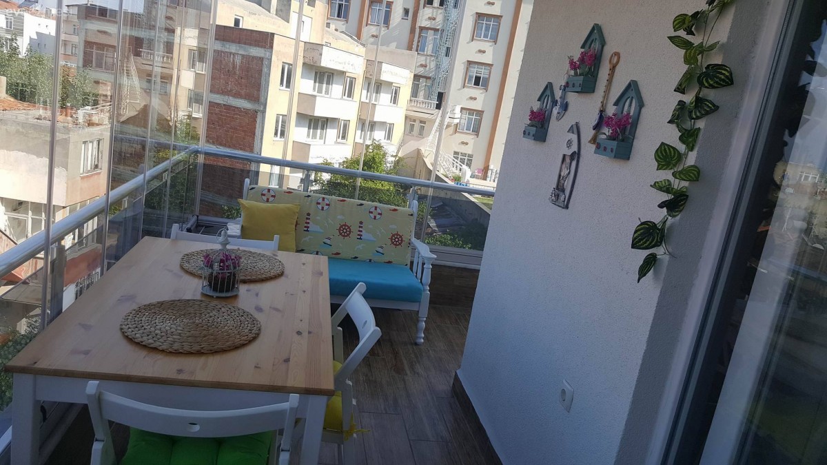 Açelya hanımın keyifli evinin mutfak ve balkonundan kareler..