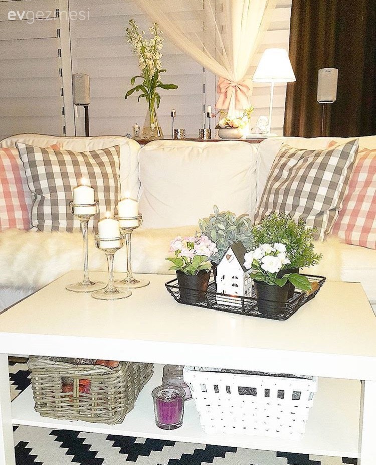 Değişim seven Gamze hanımın aksesuarlarla değişen salonu..