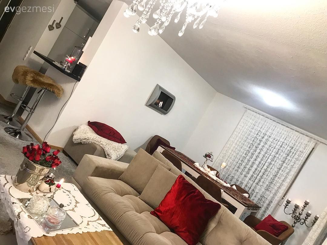 Kırmızı Detaylar Bu Eve Cazibe Katıyor