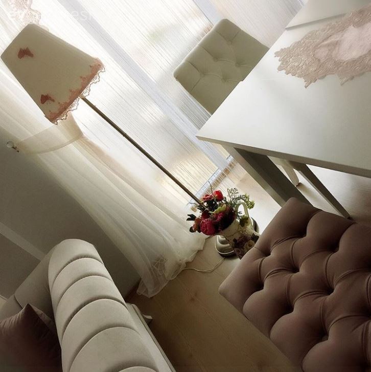 Nurhayat hanımın açık renklerle iç açıcı ve zarif evi..