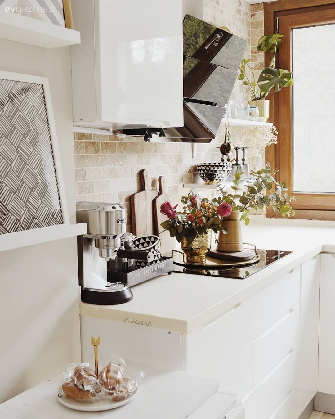 Mutfak duvar dekorasyonu, Mutfak, Cam Ankastre, Tezgah arası seramik, Tezgah arası doğal taş, Beyaz mutfak, Modern mutfak