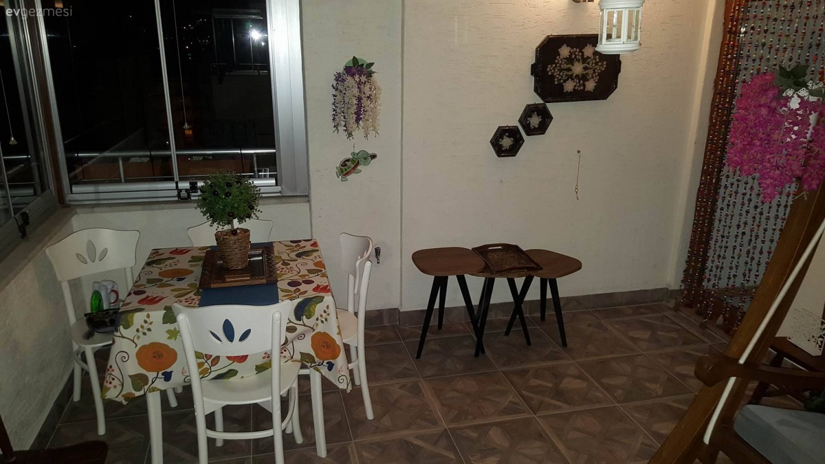 Duvar dekorasyonu, Kırmızı, Sehpa