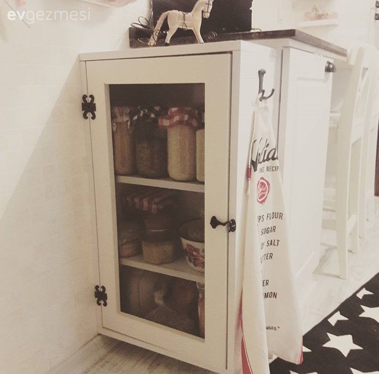 Ayça hanımın her detayı nostalji kokan, el emeği dolu evi..