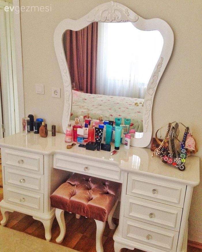 Eda hanımın sıcak tonlarla yakaladığı konforlu ve samimi dekoru..