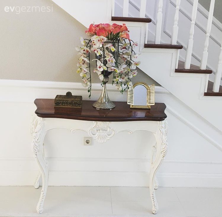 Ahşap Mobilya, Çiçekler, Dresuar, Gümüş