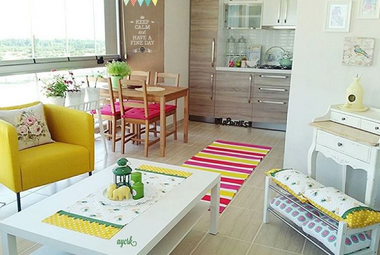 Ayşe hanımın bol dekoratif aksesuarla şekillenen cıvıl cıvıl evi..