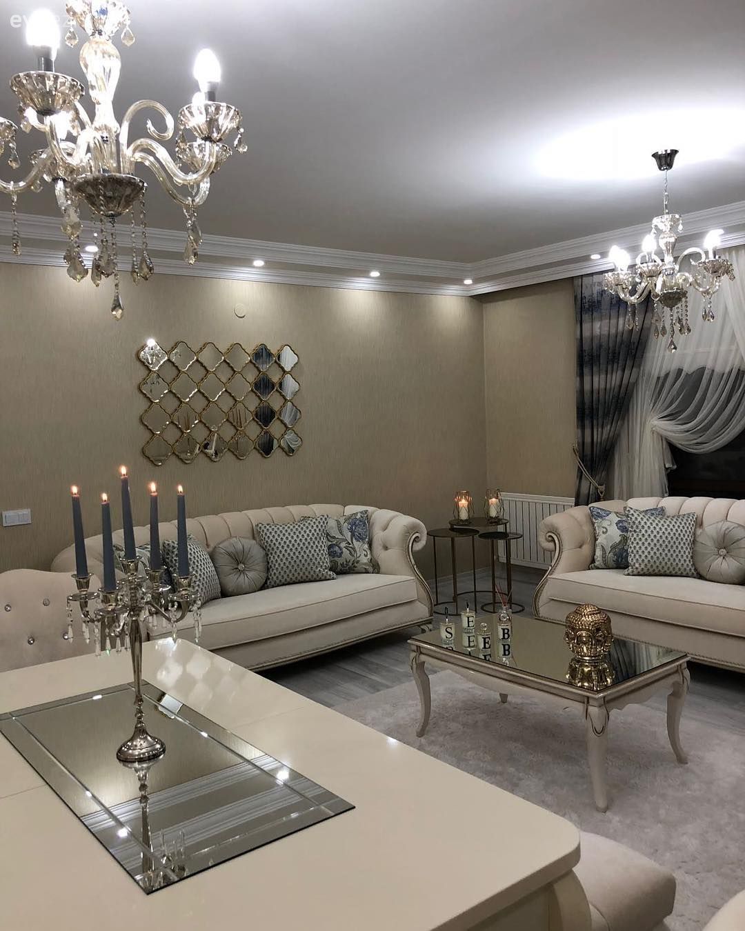 Salon, Ayna, Avize, Orta sehpa, Aynalı mobilya, Supla, Şamdan, Krem, Kırlent