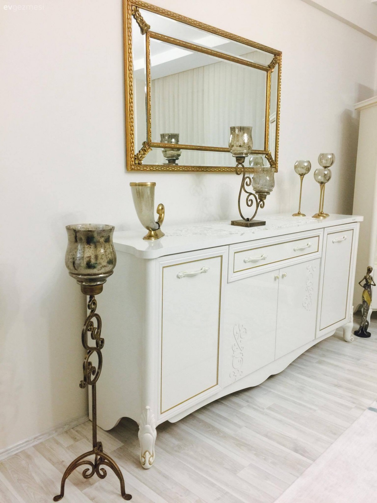 Dekoratif objelerle zenginleşen, sakin ve şık bir ev: Merve hanımın evi.