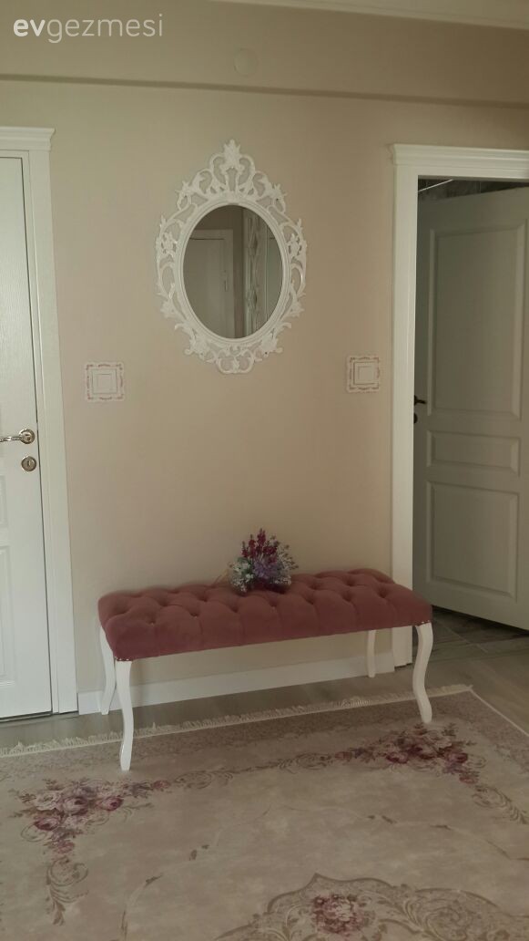 Antre, Ayna, Bank, Pembe