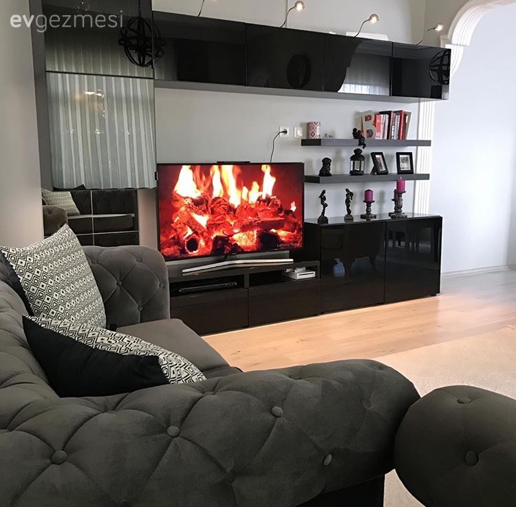 Siyah, beyaz kontrastında, konforlu ve şık: Meltem hanımın salonu..