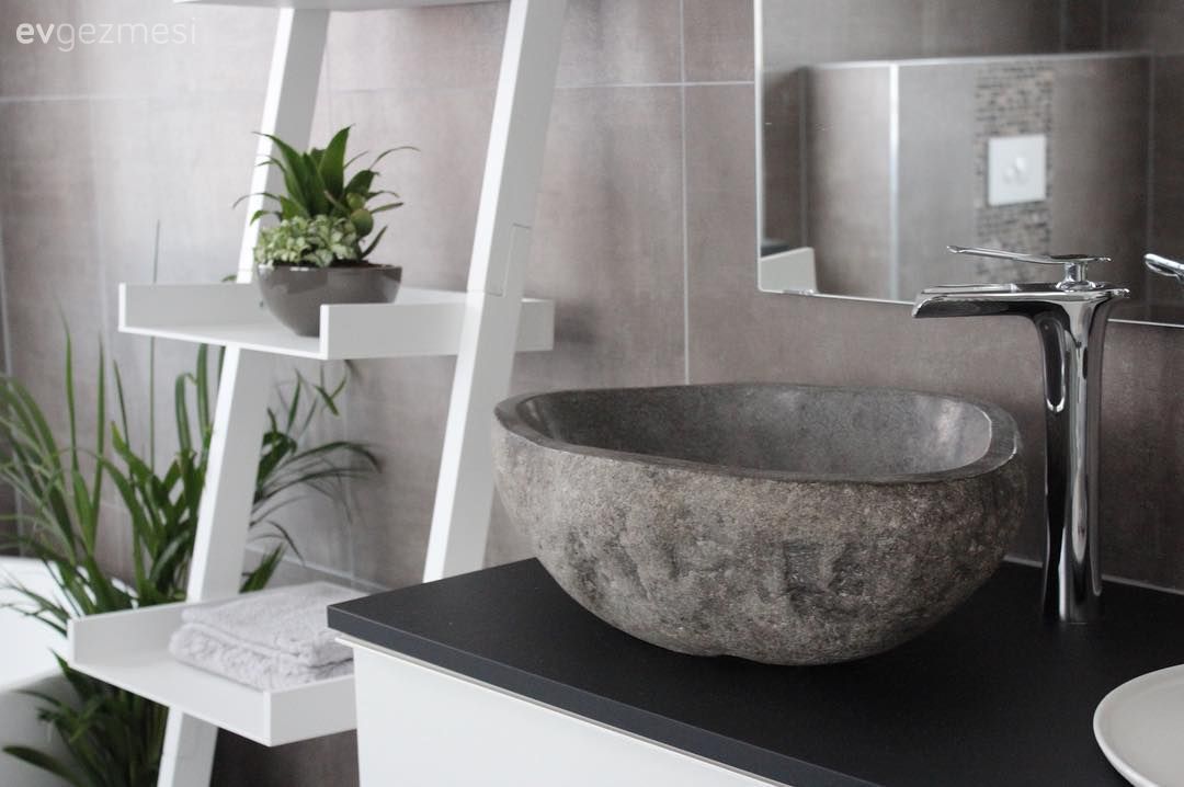 Yeşilin Sofistike Tonlarıyla Derinlik Kazanan Modern Bir Ev