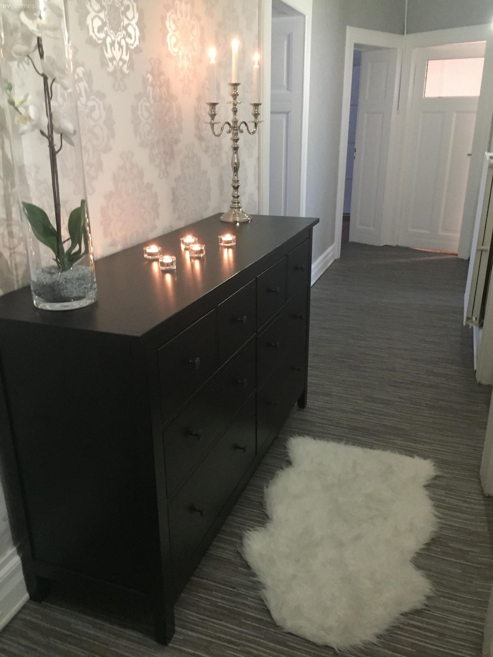 Konsol, Antre, Duvar kağıdı