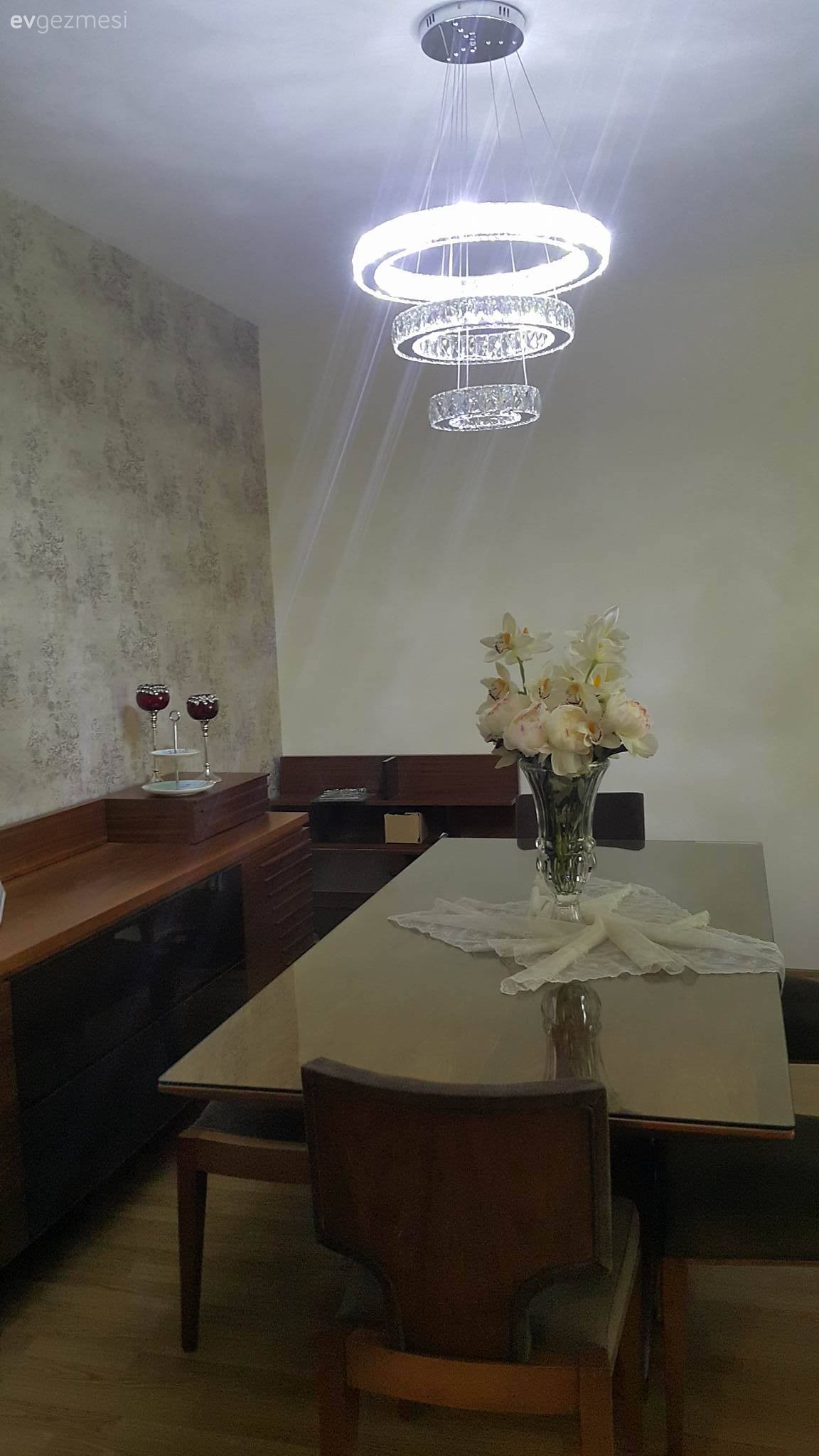 Seda hanımın sıcak ve sofistike salonu..