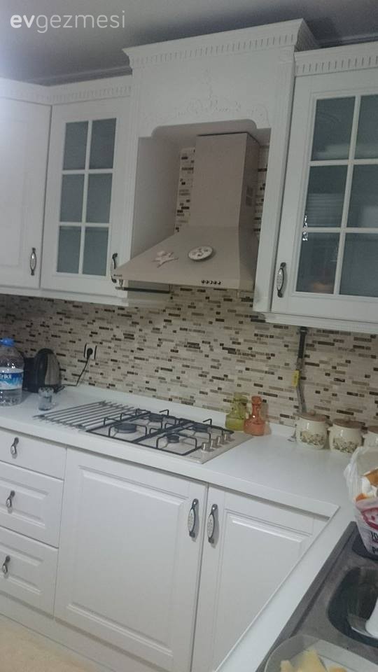 Birsen hanımın yumuşak renklerle ince ve zarif evi..