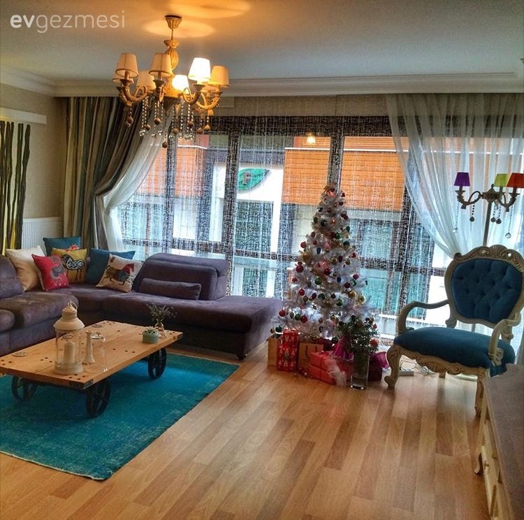 Aydınlatma, Berjer, Gri, Halı, Köşe koltuk, Mavi, Salon, Sehpa