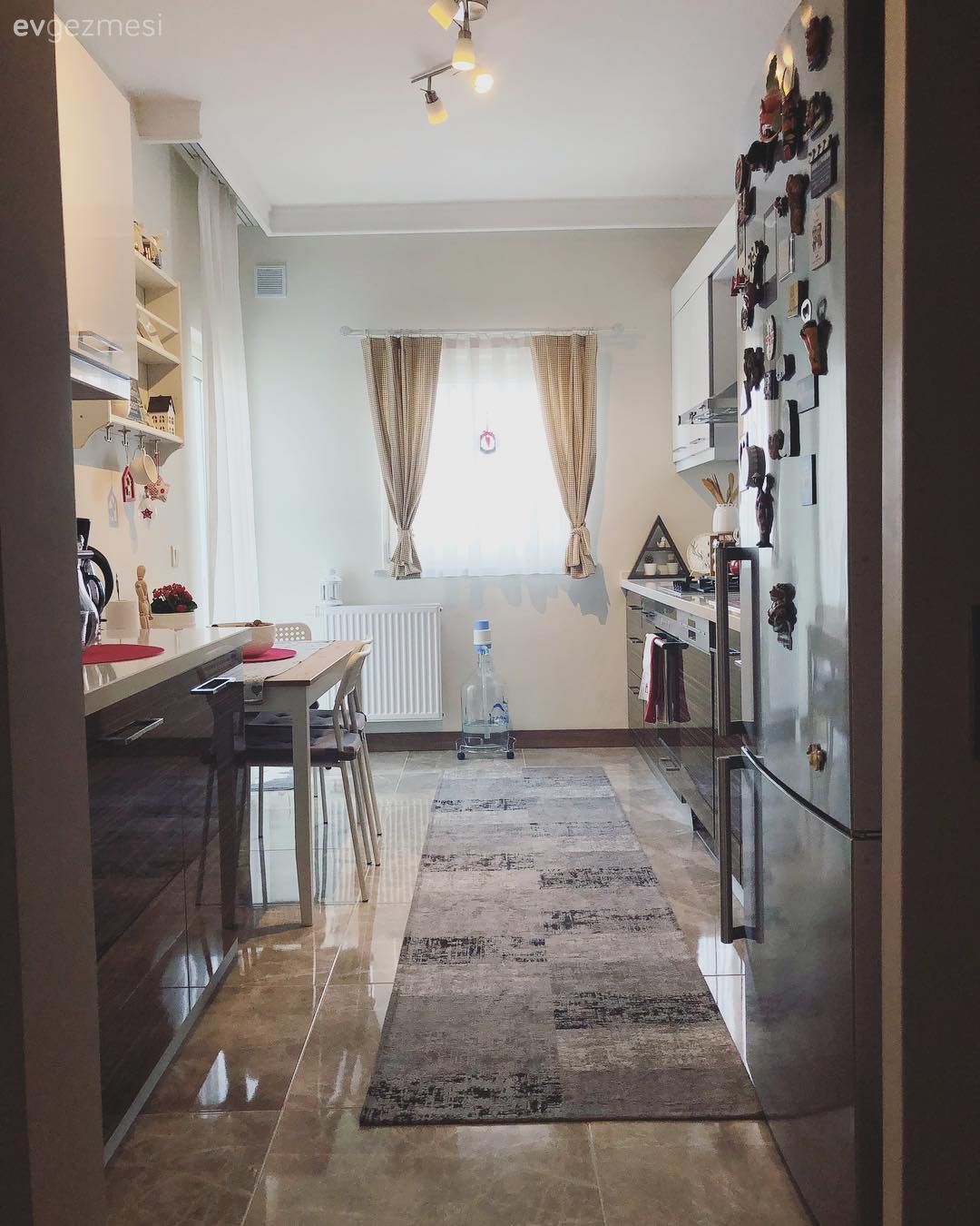 Ev Gezmesi: Yumuşak Renk Geçişleriyle  Doğal ve Samimi Bir Dekor