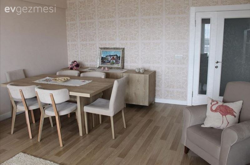 Çiğdem hanımın toprak tonlarla huzur dolu bir görünüm yakaladığı evi..