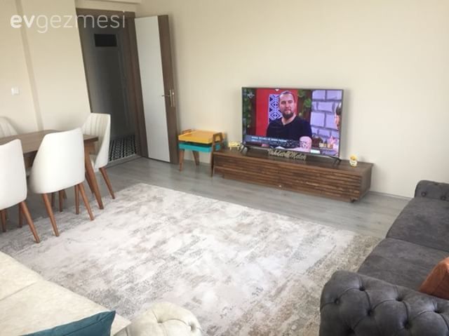 Bazen sade, bazen cıvıl cıvıl. Melek hanımın keyifli evi..