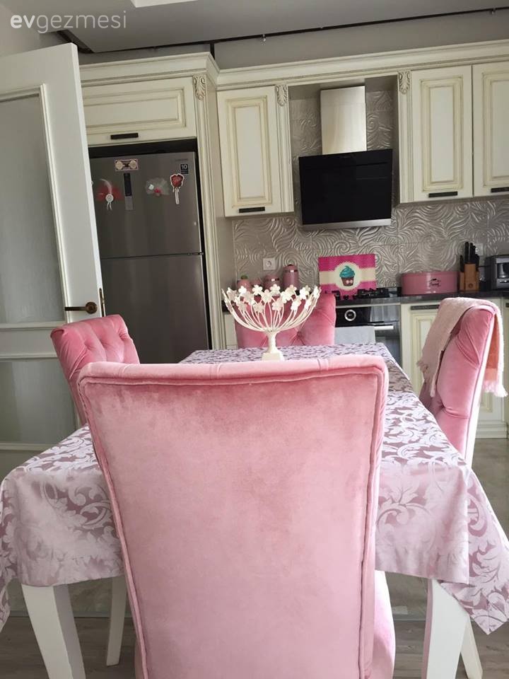 Mutfak masası, Pembe