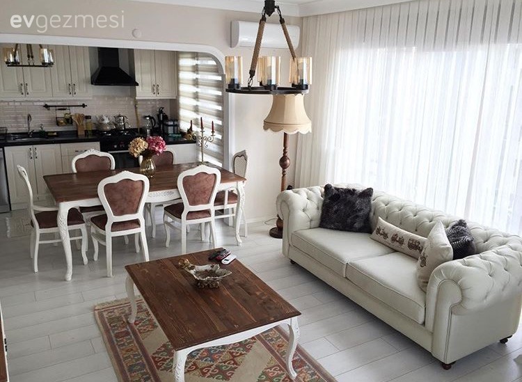 Ahşap Mobilya, Avize, Beyaz, Chesterfield, Country, Halı, Kahverengi, Orta sehpa, Salon, Yemek Odası, Aydınlatma