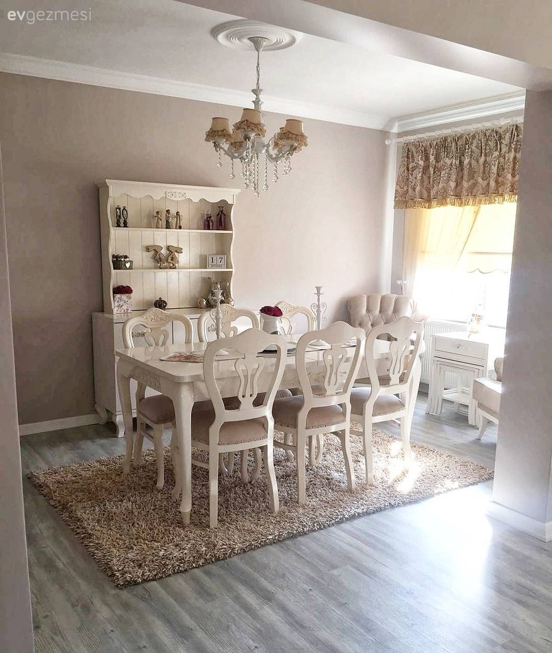 Avize, Duvar dekorasyonu, Fon perde, Halı, Krem, Perde, Salon, Yemek Odası