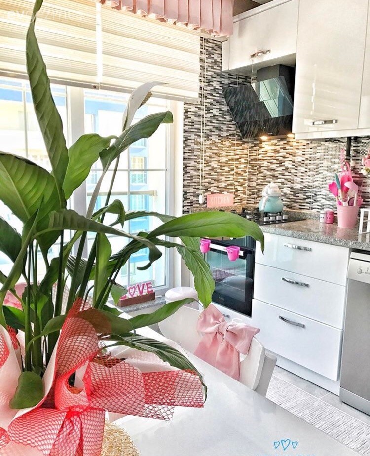 Beyaz mutfak, Mutfak, Mutfak masası