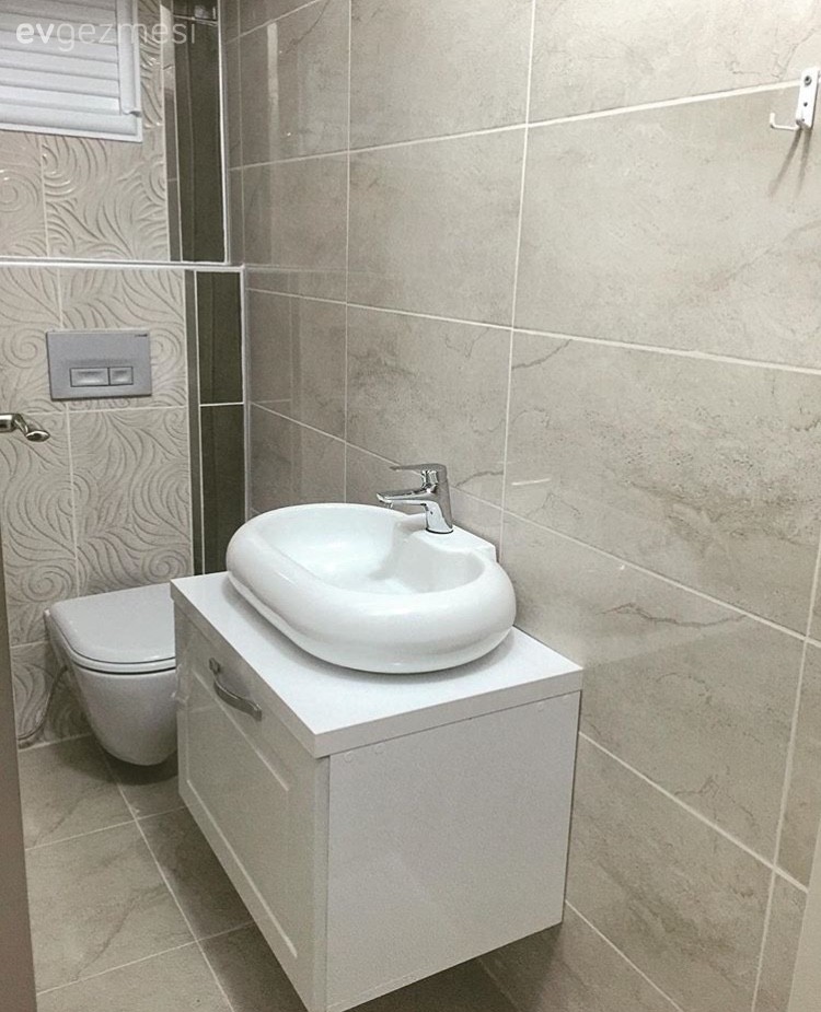 Genç çiftin tadilatla zevklerine göre tasarladıkları, özgün bir ev..