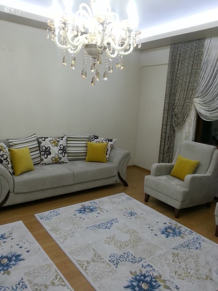 Salonumda yemek ve sehpa önerileri istiyorum