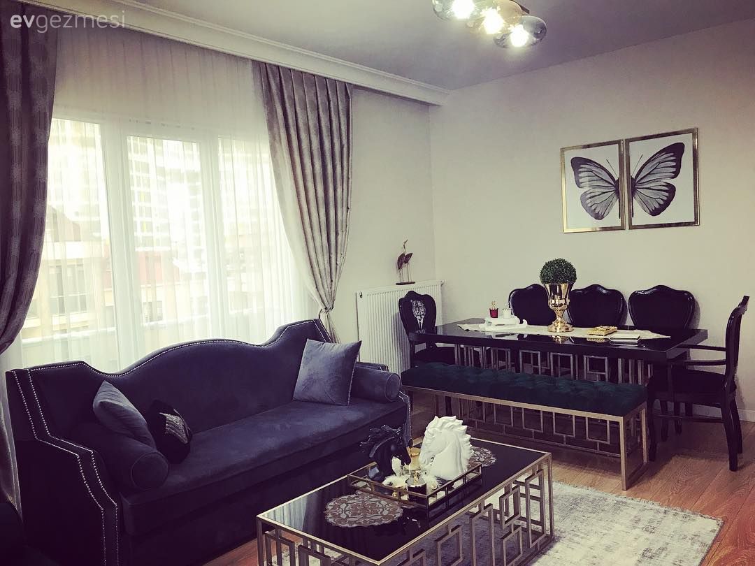 Dramatik renklerle şık, farklı detaylarla özgün bir ev..