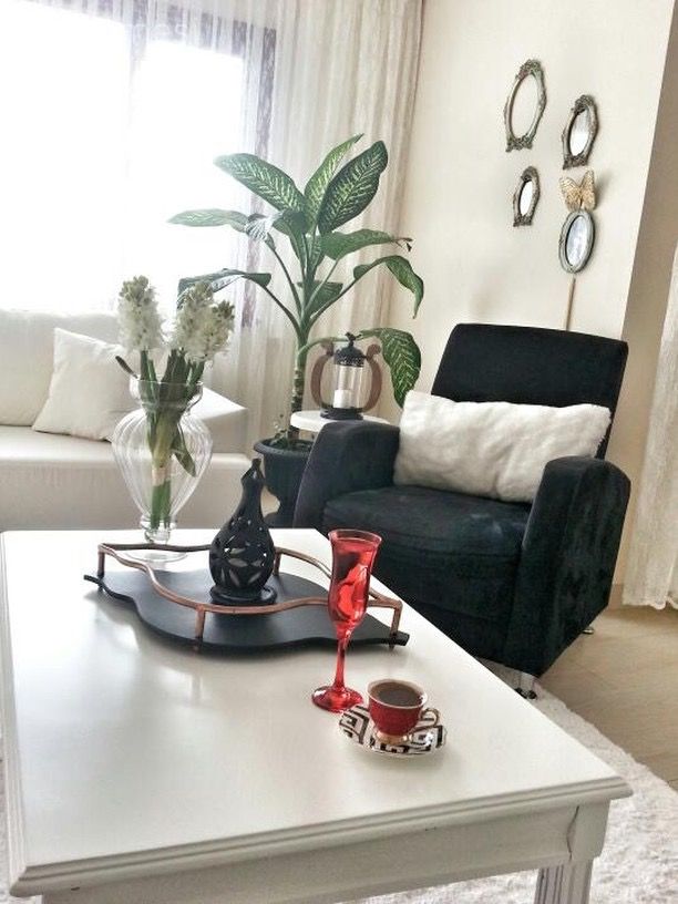 Nostaljik detaylar, el emeği dokunuşlar. Gül hanımın siyah, beyaz evi..