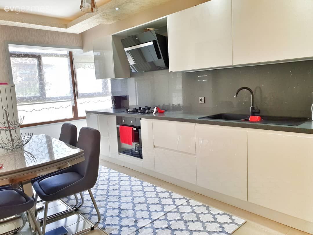 Vurgulu renkler ile sadeliğe göz alıcılık.. Zarif ve şık bir dekor.