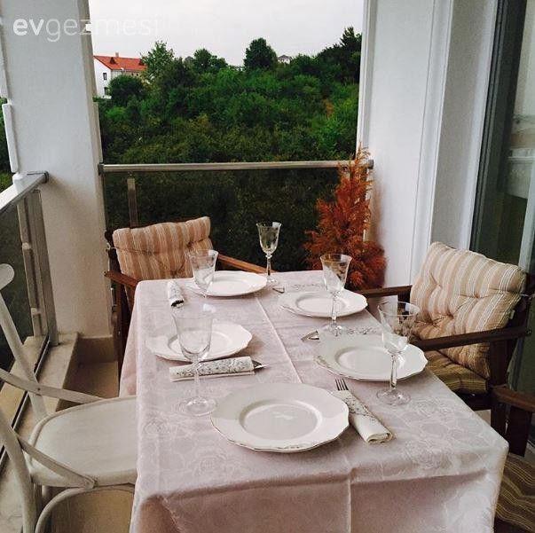 Ahşabın ve toprak renklerin sıcaklığıyla,  Elif hanımın naturel dekoru..