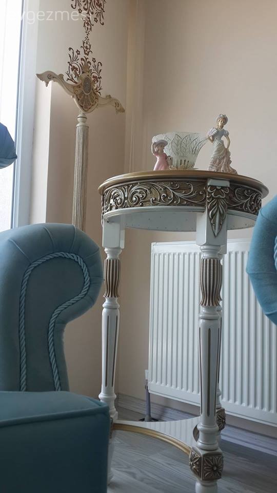 Ecenur hanımın klasik stilde, şık ve keyifli evi..