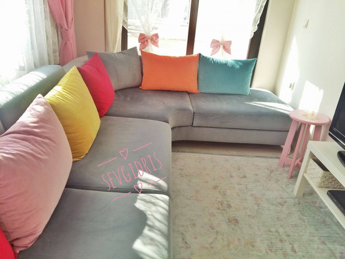 Gri, Halı, Köşe koltuk, Oturma Odası, Pembe, Sarı, Turuncu, Kırlent