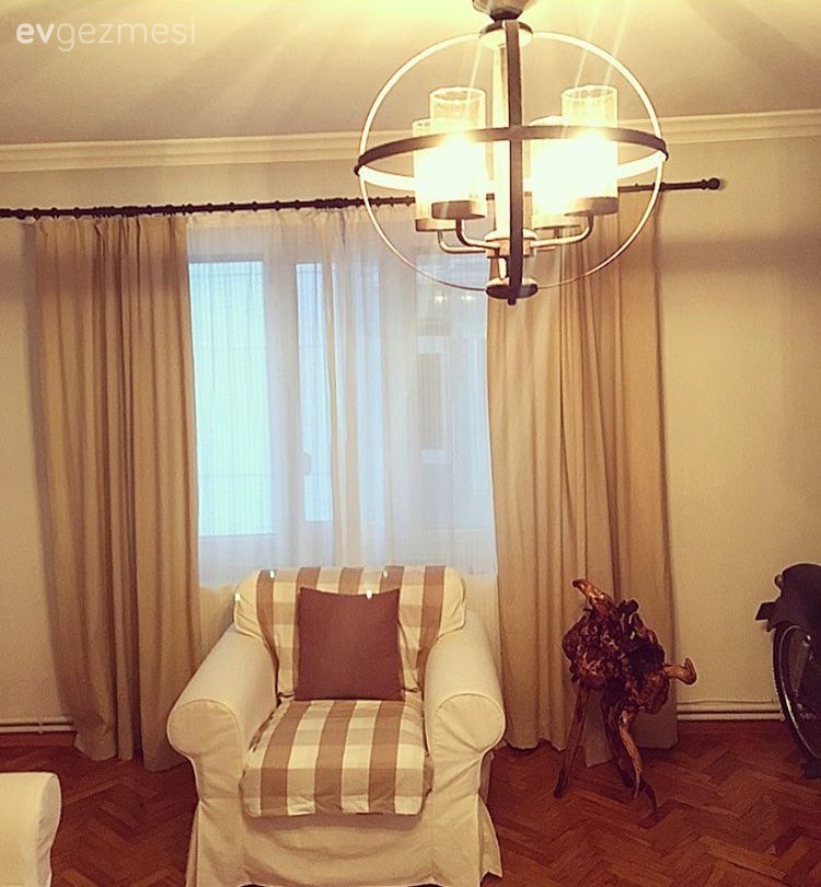 Rustik stilden etkilenilmiş, sıradanlıktan uzak, renkli bir ev..