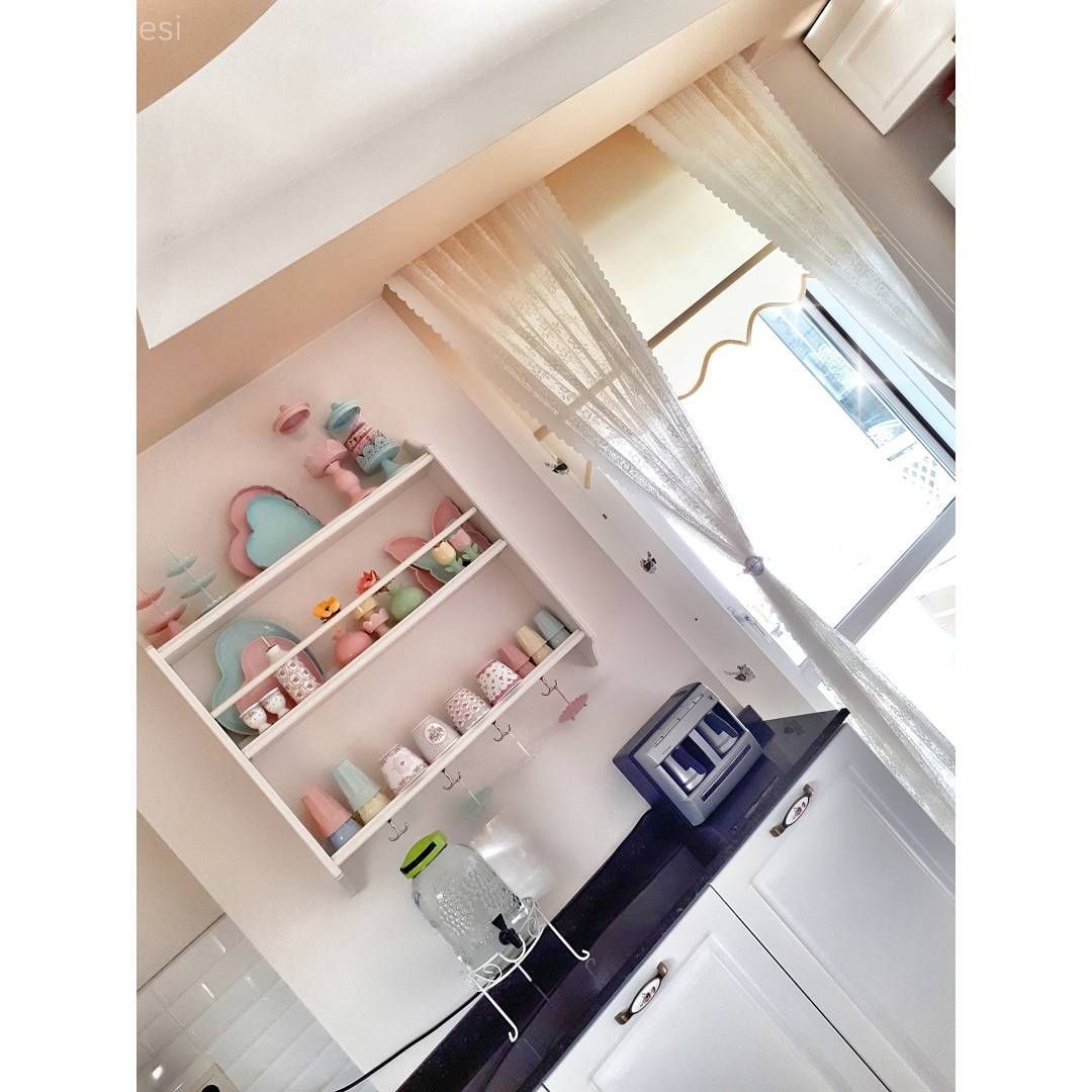 Sadece kapak değişimiyle aydınlık bir mutfağa dönüşüm. Seyhan hanımın tatlı mutfağı..